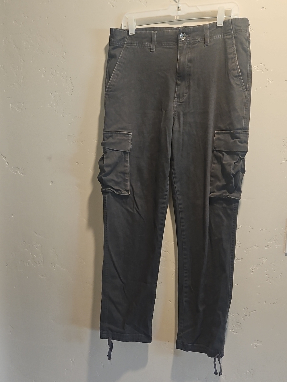 Hollywood The Jeans People Men's Cargo Pants  Classic Utility Style 34x32